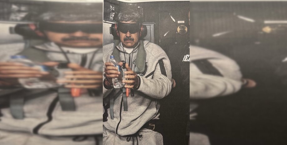 Николас Мадуро в сером спортивном костюме