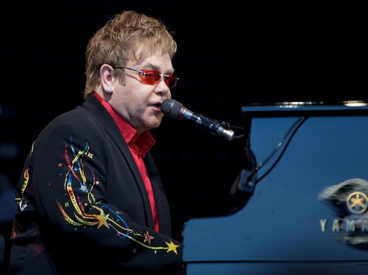 Элтон Джон пообещал семь новых песен с соавтором Берни Топином
