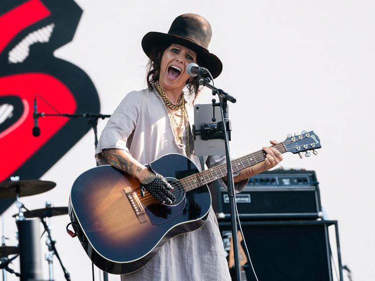 Вирусный ремикс принес 4 Non Blondes вторую жизнь и аншлаги