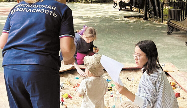 Специалисты «Мосбезопасности» предупредили об опасности открытых окон для детей