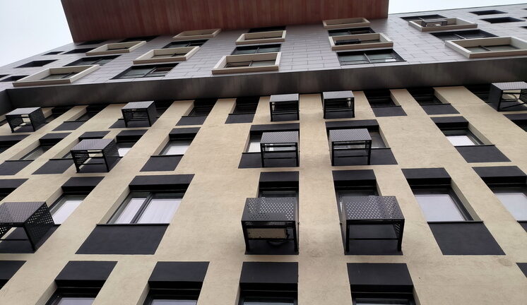 Юрист оценил ситуацию вокруг мошенничества с продажей квартир пожилыми людьми