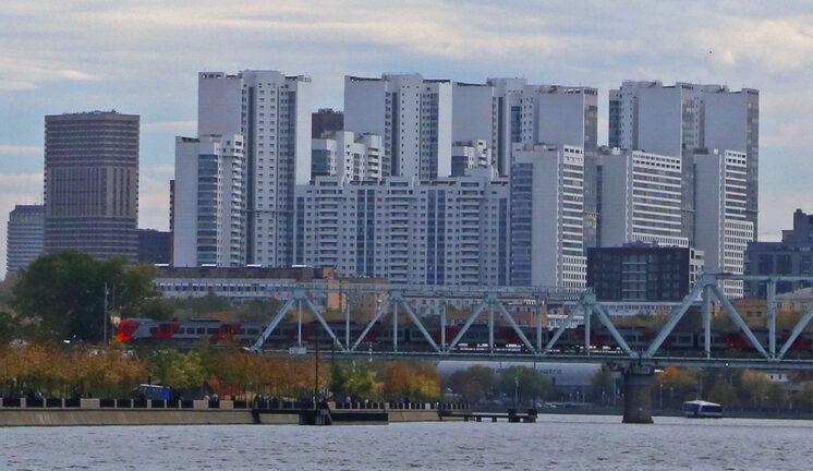 Выгодная инвестиция: Подмосковные новостройки премиум-класса стоят в три раза дешевле московских