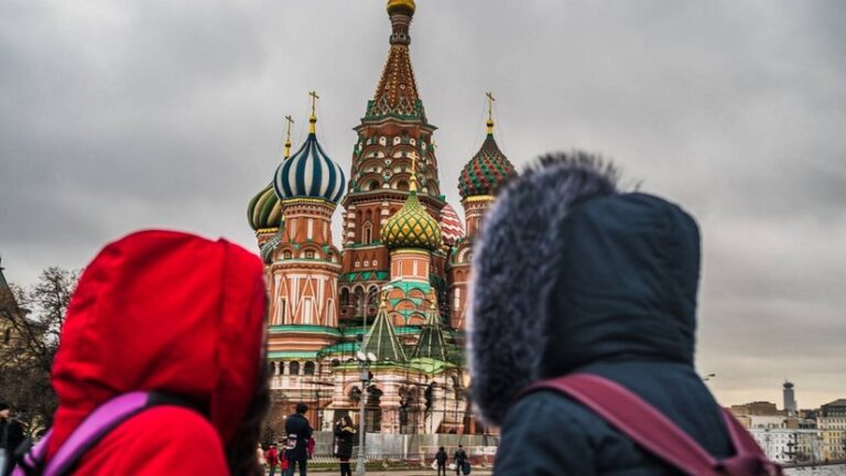 Дружба только на публику: гражданка Индии рассказала, как над ней издевались на границе РФ»>