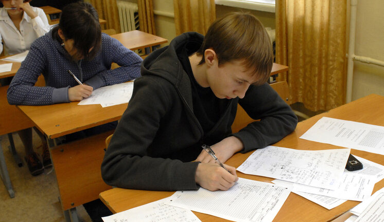 Изобретатель нашел способ усовершенствовать осанку школьников