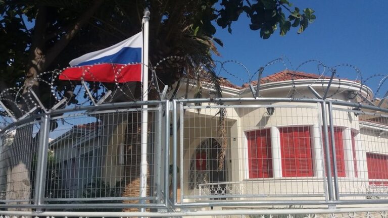 Готовил побег: российский дипломат, умерший на Кипре, был агентом ГРУ, — СМИ»>