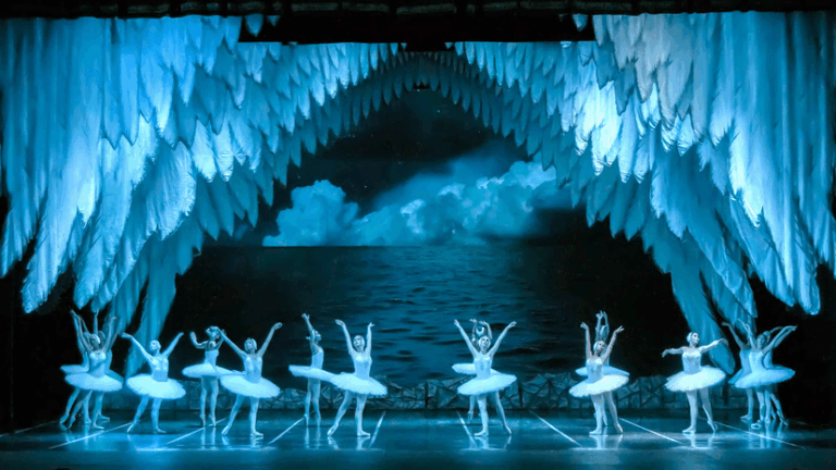 На «радиостанции Судного дня» в РФ заиграло «Лебединое озеро»: что произошло»>