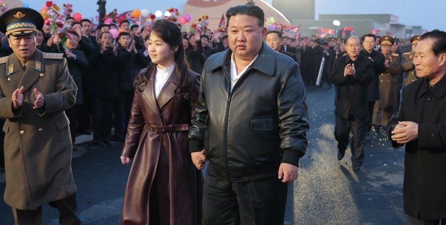 Должен нажать на ядерную кнопку: почему Ким Чен Ын выбрал преемником свою дочь (фото)»>
