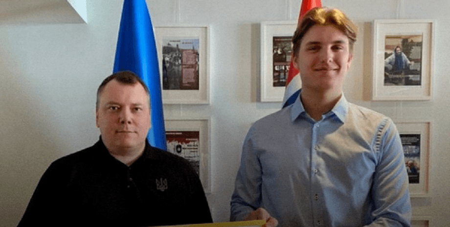 Победитель олимпиады по математике в Норвегии отдал всю свою премию Украине»>