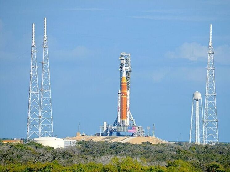 НАСА может опять отложить полет астронавтов вокруг Луны