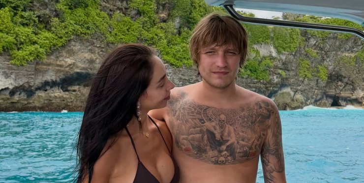 Игорь Комаров с девушкой