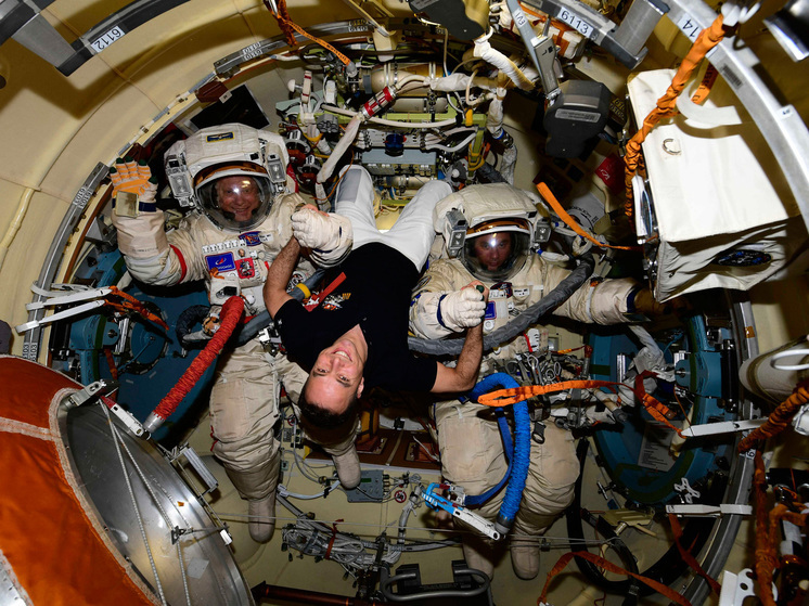 Идея перехода на годовые полеты космонавтов обсуждается в Роскосмосе